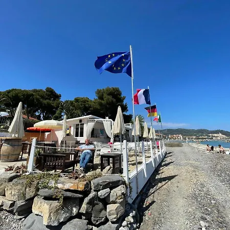 - Garofani Διαμέρισμα Ντιάνο Μαρίνα