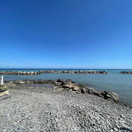 - Garofani Homezon Apartman Diano Marina