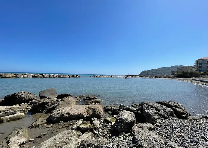 - Garofani Διαμέρισμα Ντιάνο Μαρίνα